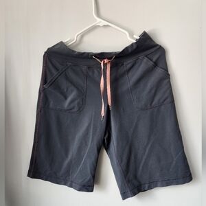 Lululemon Men's Wide Leg Bermuda Crops Luon. Size 6